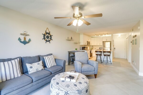 Fort Pierce Vacation Rental | 1BR | 1BA | 870 Sq Ft | Steps Required to Enter