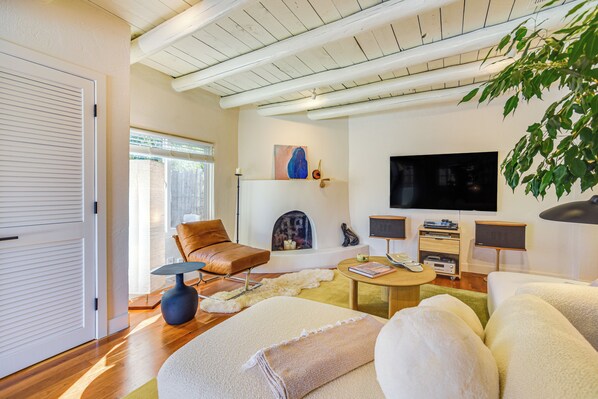 Santa Fe Vacation Rental | 1BR | 1BA | Steps Required | 956 Sq Ft