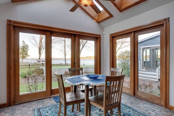 Newport Vacation Rental | 1BR | 1BA | 850 Sq Ft | 6 Steps to Access