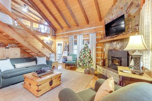Living Room | Free WiFi | Smart TV | Fireplace | 1st Floor