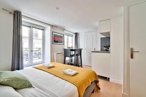 Main Room - Bed