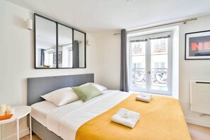 Main Room - Bed