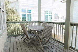 Dine alfresco.
