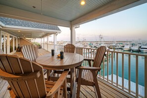 Dine al fresco with waterfront views. (Blue Marlin)