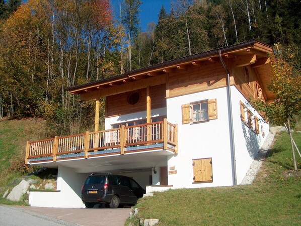 Außenseite Ferienhaus [Sommer]