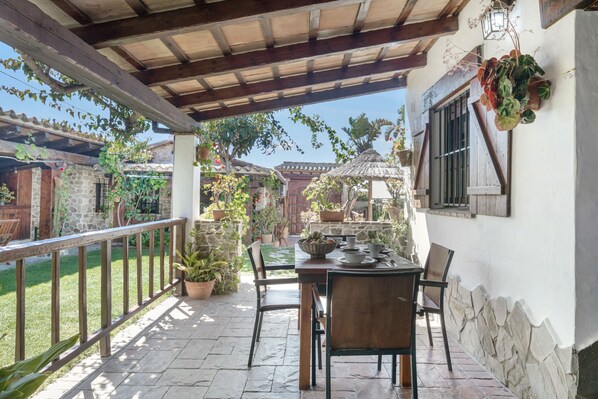 Outdoor dining