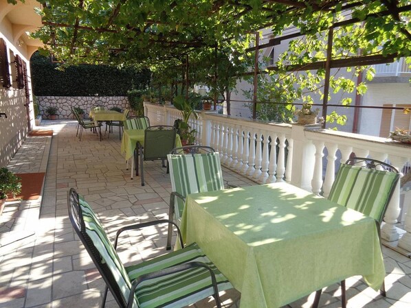 Outdoor dining