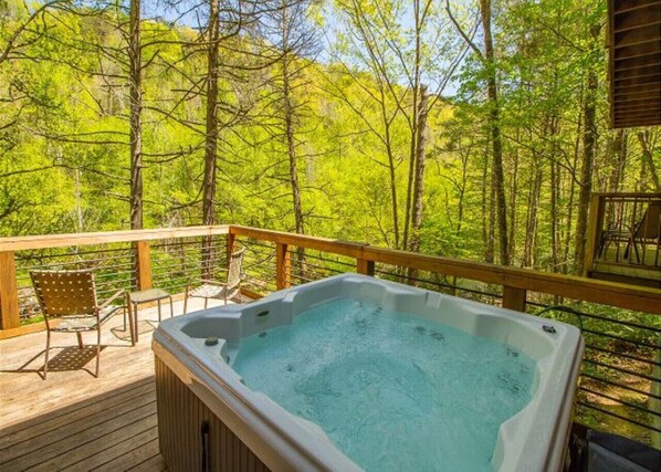 Outdoor spa tub