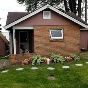 Welcome to Al's Place on Grand Lake Saint Marys Where Getaways Can Be Grander!