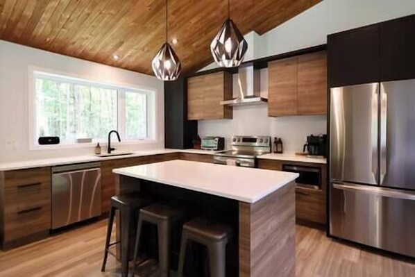 View of the kitchen (1)