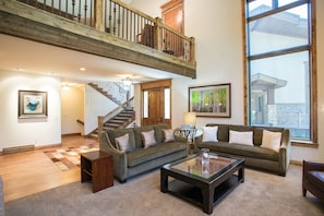Living Room, Room, Indoors, Flooring, Furniture