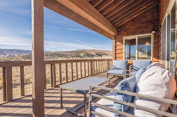 Enjoy the breathtaking Colorado landscape from the moment you arrive at this charming vacation home, complete with a spacious outdoor patio.