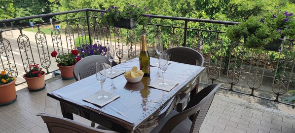 Outdoor dining