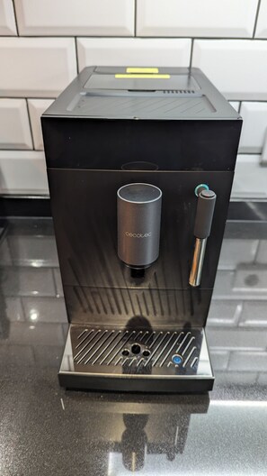 Fully automatic espresso coffee machine. Just add beans!