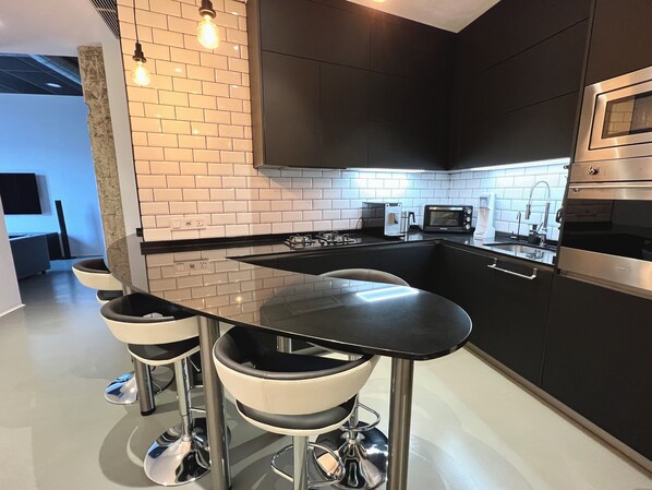 Modern kitchen with breakfast counter.