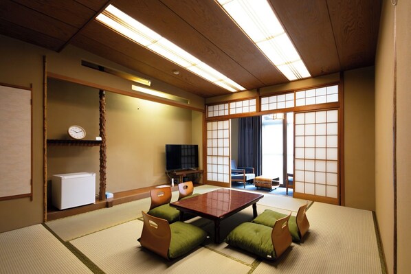 1st floor guest room [Takara]