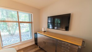 Wall mounted tv