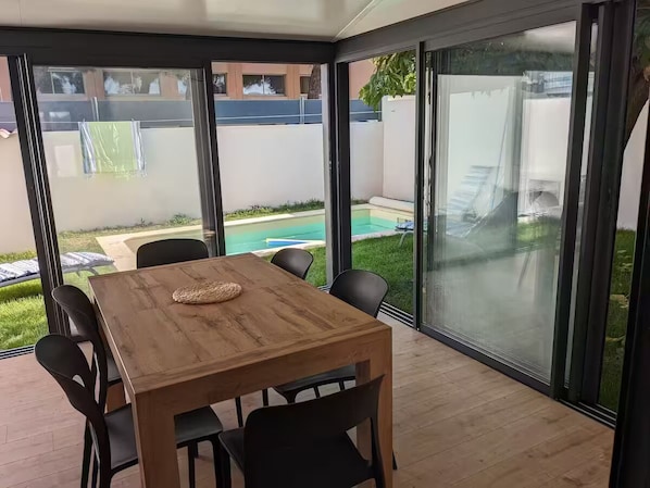 Outdoor dining