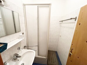 Appartement 5, 27 qm für max. 4 Personen-Badezimmer