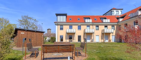 Grillplatz und Fahrradschuppen