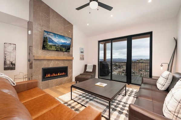 Cozy living area with plenty of seating, amazing views, and a 55" smart TV