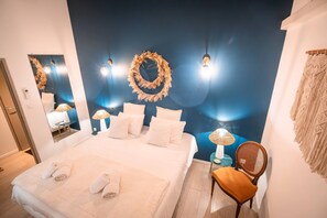 Bedroom 1 with a 180x200 bed - Bed made up on arrival - Bathroom with shower, single washbasin unit, WC - Bathroom linen - Hairdryer - Soap and shampoo - WC - Umbrella bed.
