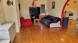 Lounge TV