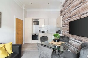 Mayford Apartment, Durham - Host & Stay