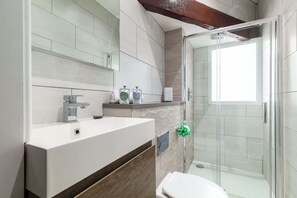 Mayford Apartment, Durham - Host & Stay