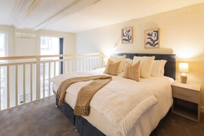 Athenaeum House, Leeds - Host & Stay