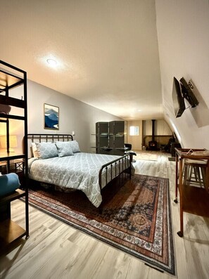 Newly remodeled COZY studio apartment with everything you need for a perfect ski getaway!