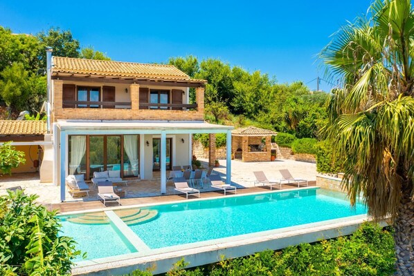 Beautiful villa with private pool and terrace with sea views