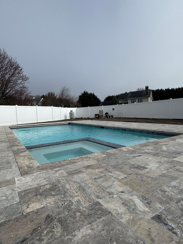 2025 new Saltwater Heated Pool and Hot Tub!