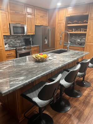 Large island for entertaining