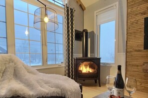 Gas fireplace, living room
