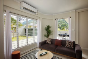 Val Verde101 - Living Room (5)