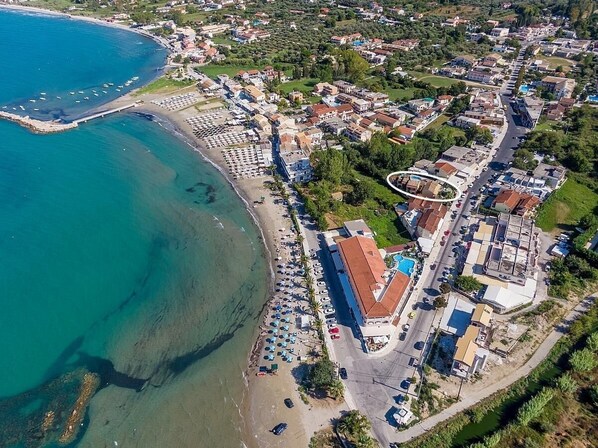 Only 120m from the beach of Roda and next to several restaurants, shops & bars