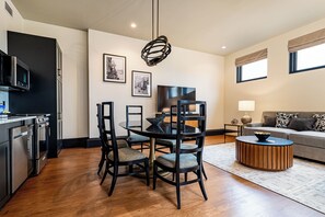 Dining area 1