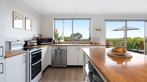 Thistledoo | Chef's Kitchen | Dishwasher