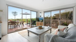 Thistledoo | Living Room | Ocean View | 30m to beach track