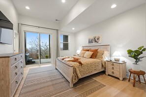 Downstairs - king bedroom