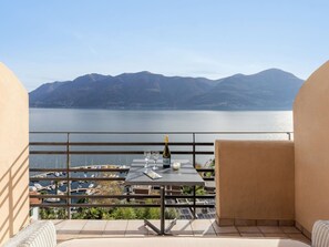 Wasser, Eigentum, Pflanze, Gebäude, Azurblau, Himmel, Fenster, Schwimmbad, Urban Design, Freizeit