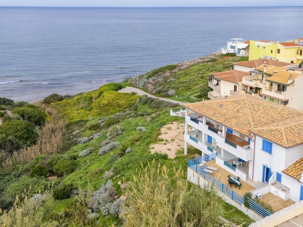 L'Eau, Propriété, Plante, Bâtiment, Bleu Azur, Ciel, Fenêtre, Piscine, Design Urbain, Loisir