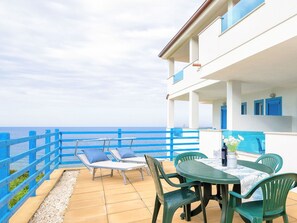 L'Eau, Propriété, Plante, Bâtiment, Bleu Azur, Ciel, Fenêtre, Piscine, Design Urbain, Loisir