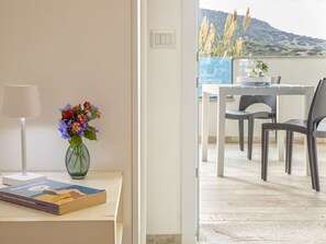 L'Eau, Propriété, Plante, Bâtiment, Bleu Azur, Ciel, Fenêtre, Piscine, Design Urbain, Loisir