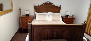 Lower bedroom1.