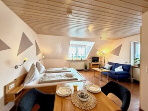 Wohnraum mit Schlafzimmer