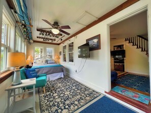 Entry / Florida Queen Bedroom