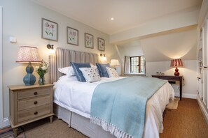Jerards Stables, Sandford Orcas, Sherborne: Bedroom one with en-suite bathroom and double aspect windows