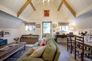 Jerards Stables, Sandford Orcas, Sherborne: Enjoy the light-filled space